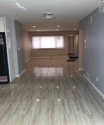 5th image of 9 Andover Ln