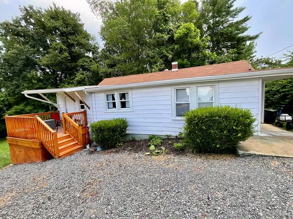 61 Cricket Ln, Galax, VA 24333