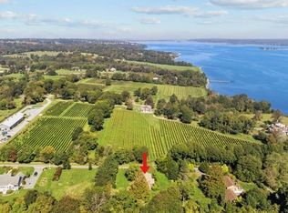 259 Black Point Ln, Portsmouth, RI 02871