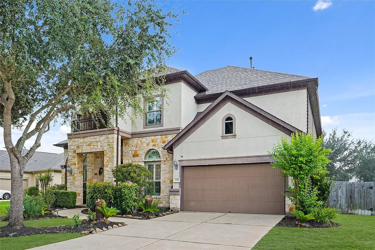 Building Photo - 2515 Sentry Oak Way