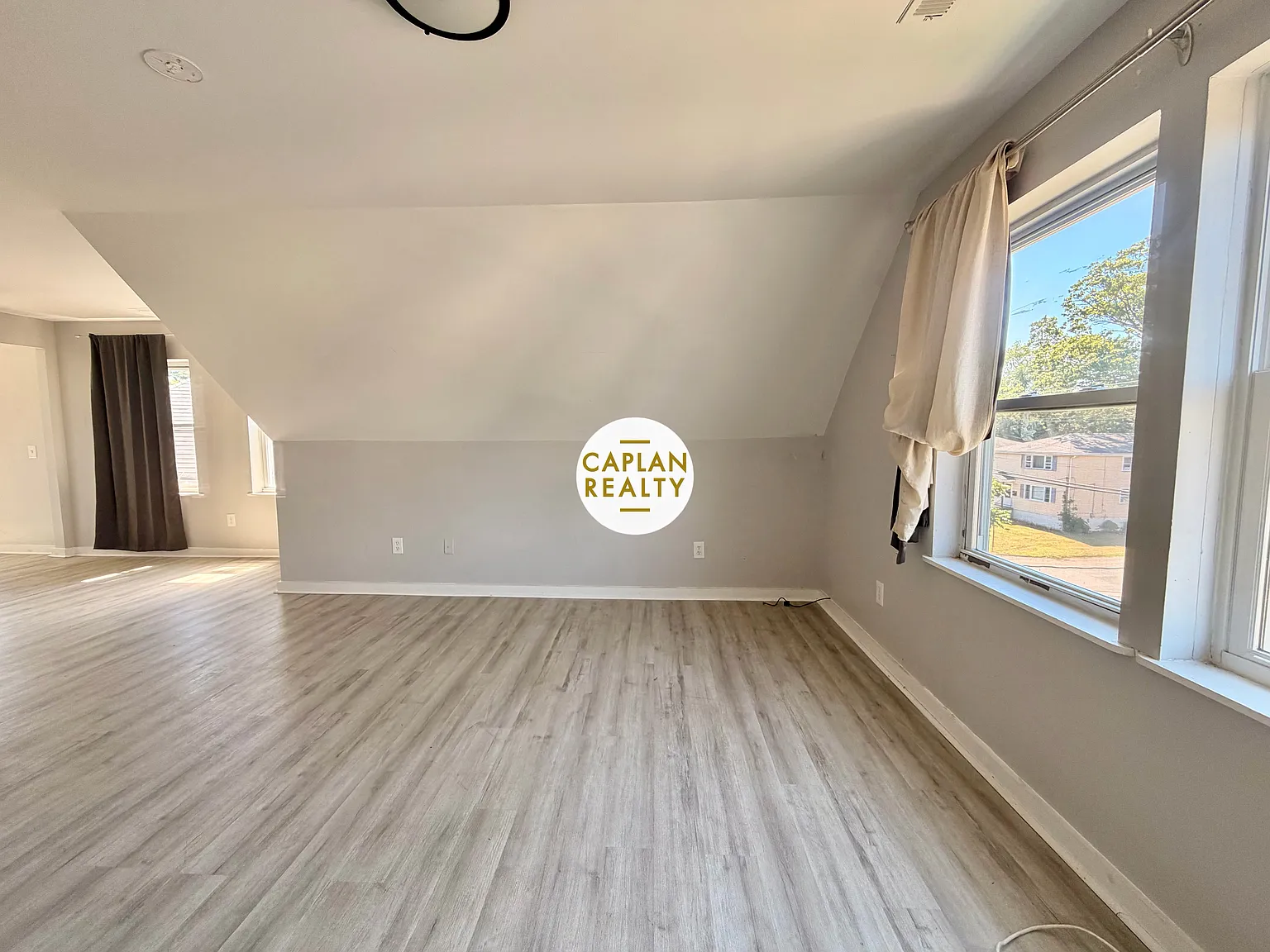 2 bed, 1000 sqft, $1,700 — Photo 2