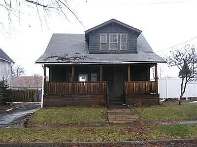723 Glenwood St NE photo 1