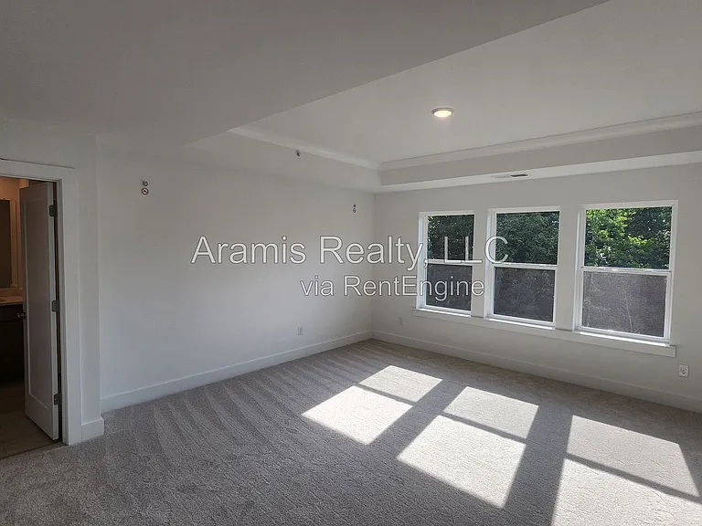 450 Laurelwood Ln #1 — Photo 6