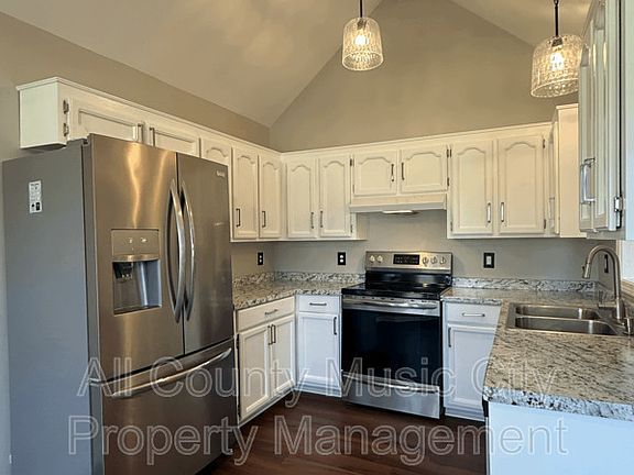4th image of 304 Parkside Ct