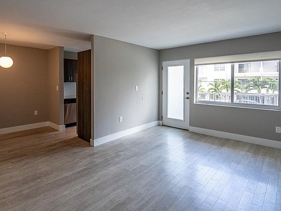 4th image of 1602 West Ave