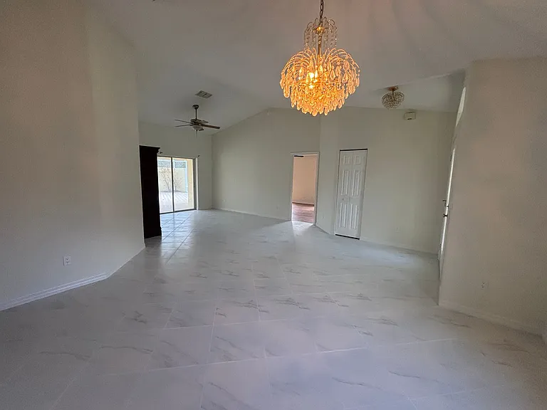 11435 SW 140th Ave — Photo 5