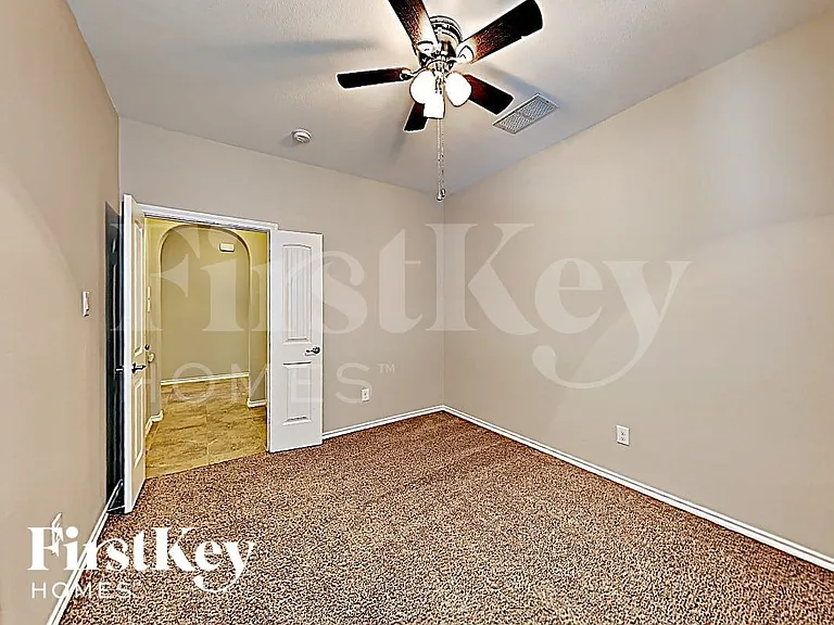 1724 Henderson Dr — Photo 8