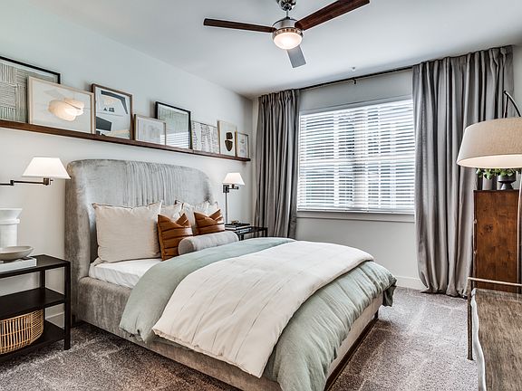 5th image of 502 E College St #445