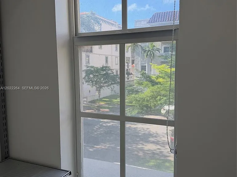 115 Mendoza Ave #201 — Photo 10