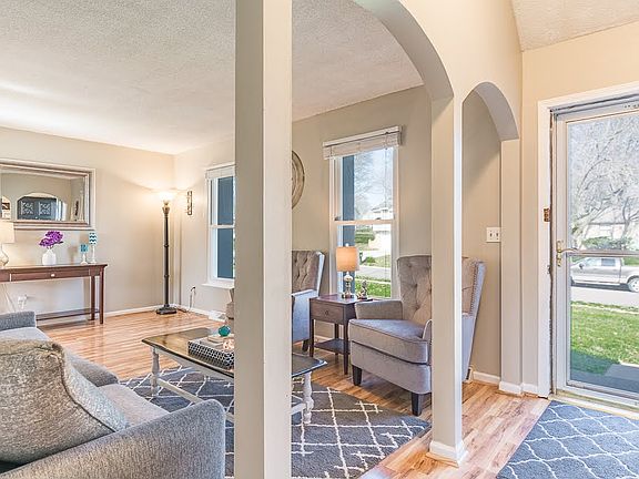 2nd image of 4725 Stearns Ln