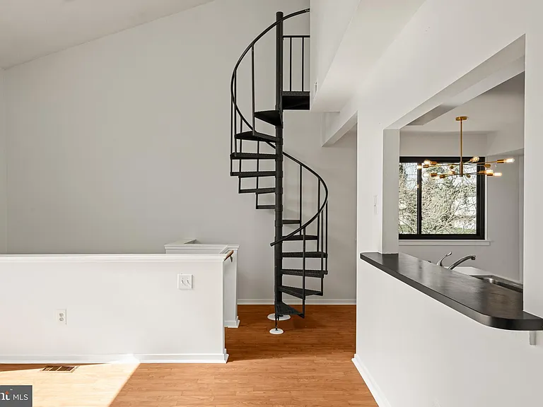 2204 Sandra Rd — Photo 13