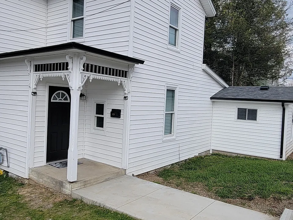 325 Railroad St