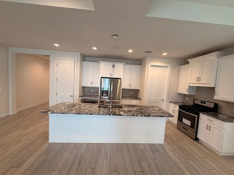 2065 Paragon Cir W — Photo 3