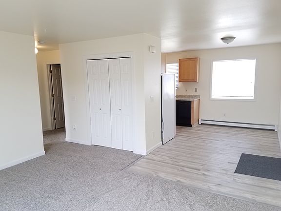 Lining room to dining room