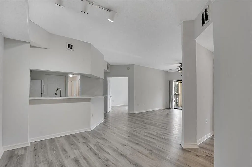 3 bed, 2.0 bath, 1316 sqft, $2,850 — Photo 1