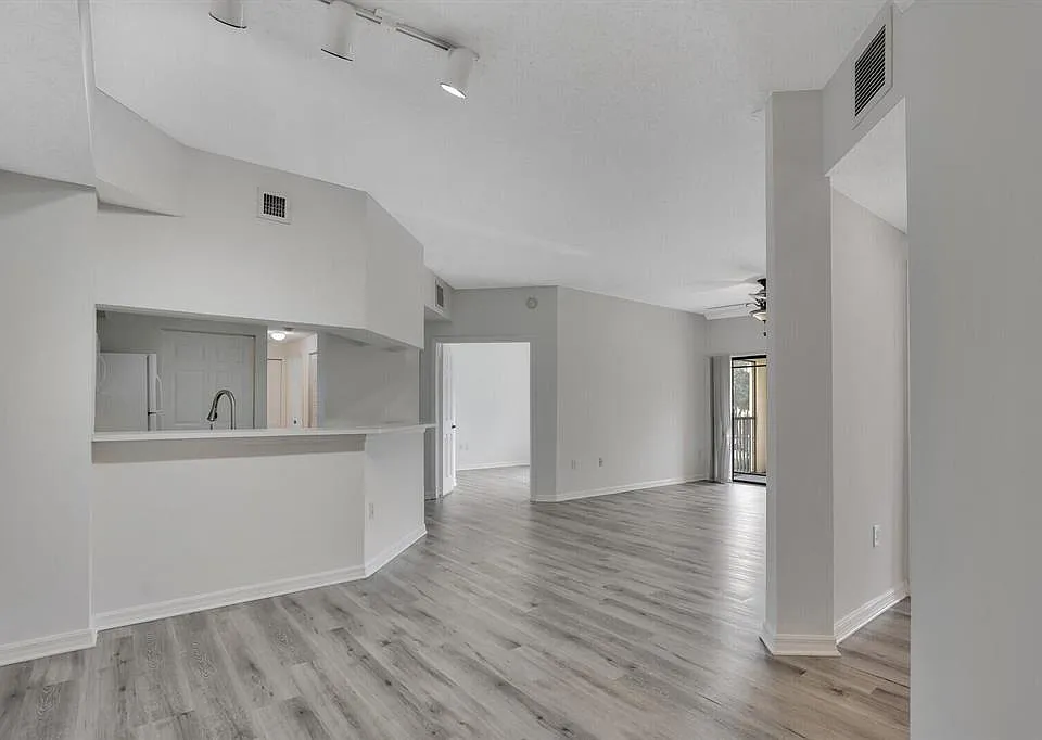 2725 Anzio Ct #202