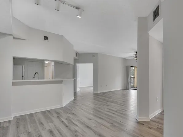 2725 Anzio Ct APT 202, Palm Beach Gardens, FL 33410