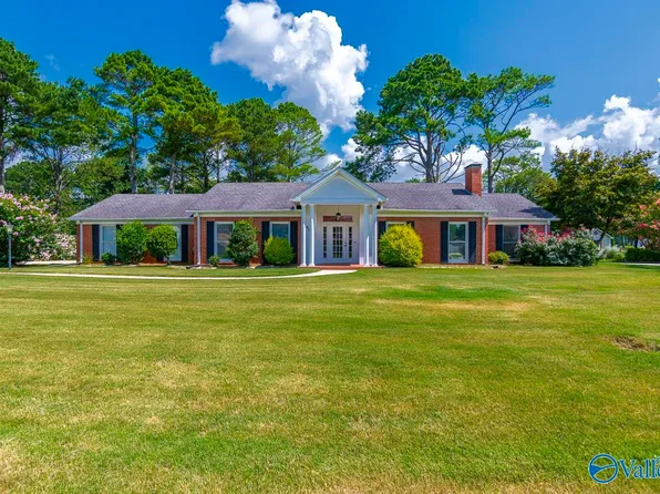 4540 Arrowhead Dr SE, Decatur, AL 35603