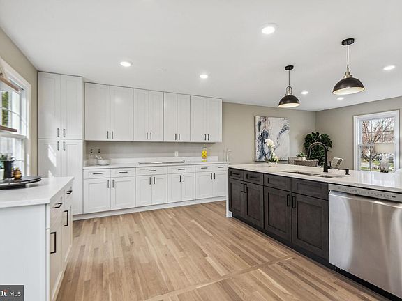 4th image of 8313 Briar Creek Dr
