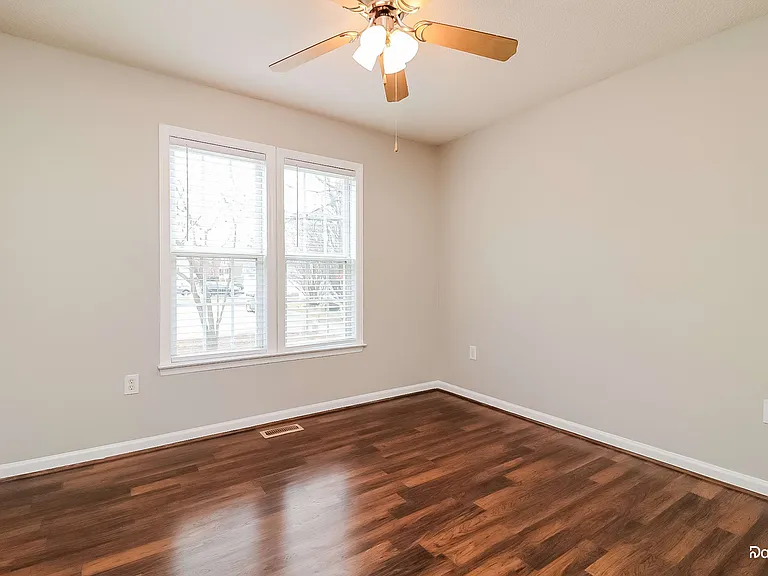 100 Collie Cir — Photo 13