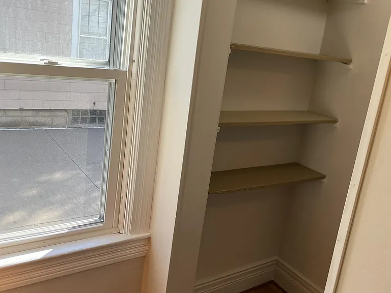 1318 W Spencer St — Photo 9