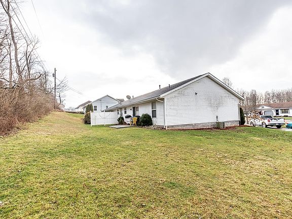 5th image of 26 Brook Run Ct