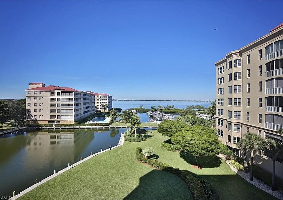 Views of The Caloosahatchee River & The Harbour Isle Marina