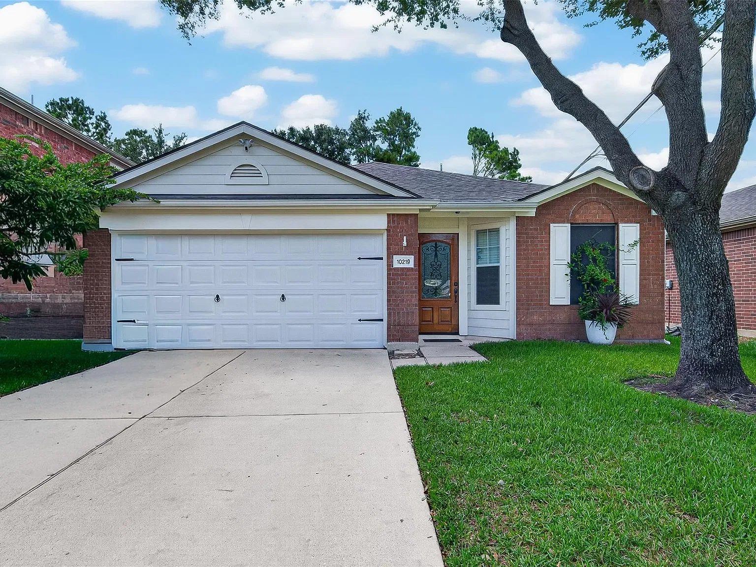 4 bed, 2.0 bath, 1938 sqft, $2,450 — Photo 1