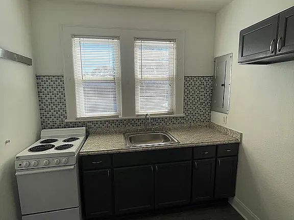 2nd image of 727 E 44th St APT D