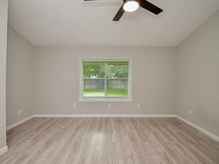 22018 Grand Forks Dr — Photo 30