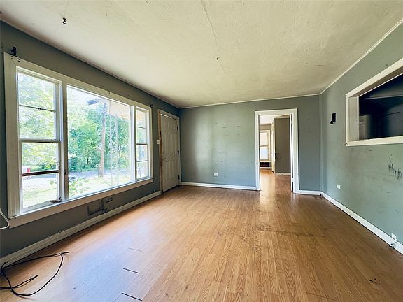 4th image of 208 Anglin St