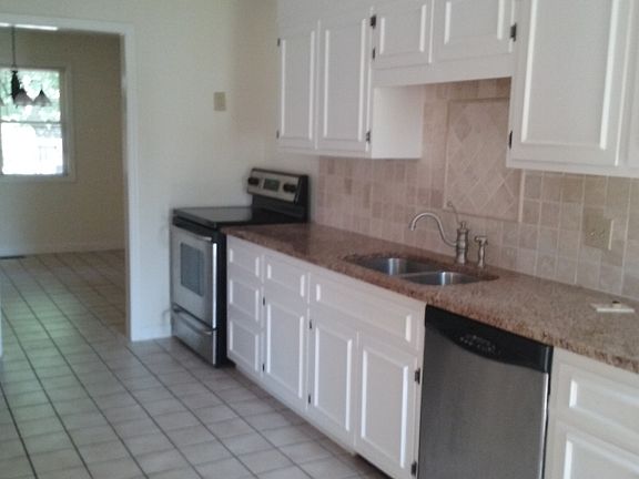 5th image of 915 Lewisburg Ave