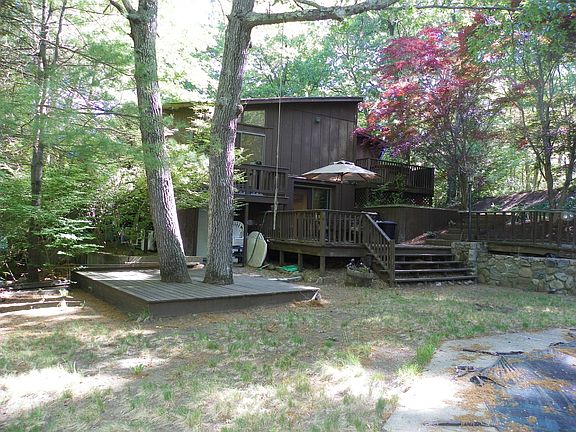 3rd image of 52 Winsor Ave