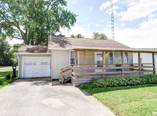 718 W Adams St, Taylorville, IL 62568