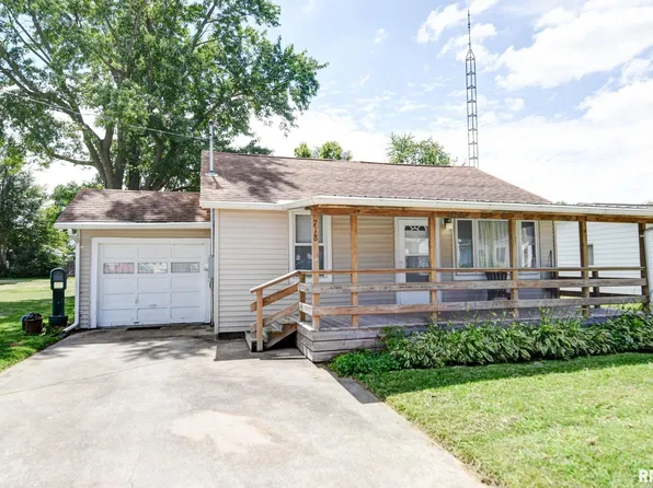 718 W Adams St, Taylorville, IL 62568