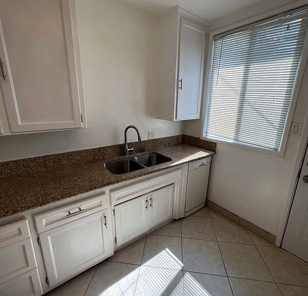 7400 Midfield Ave — Photo 2
