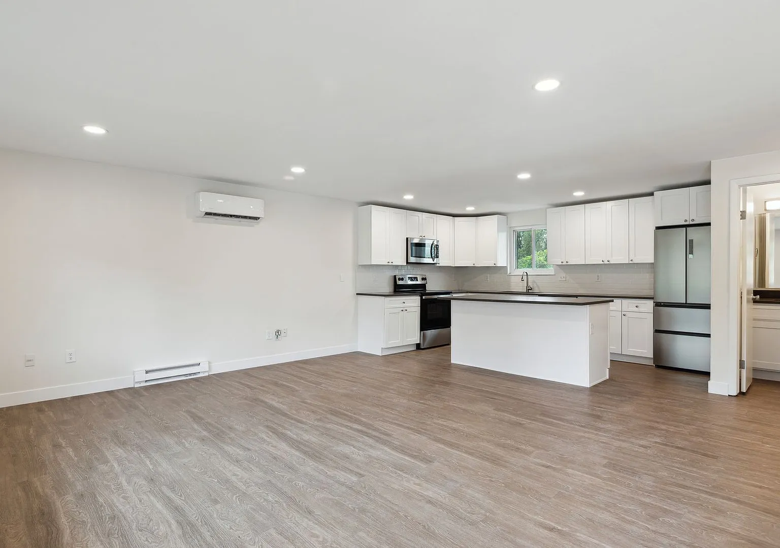 1421 Spruce Ave — Photo 3
