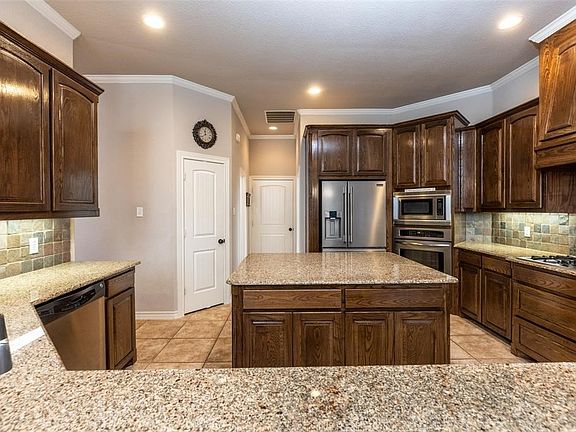 3rd image of 1801 Yarmouth Ln
