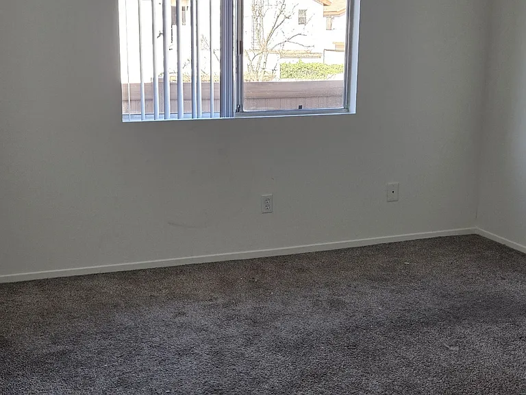 Franklin Luxury Apartments — Photo 31