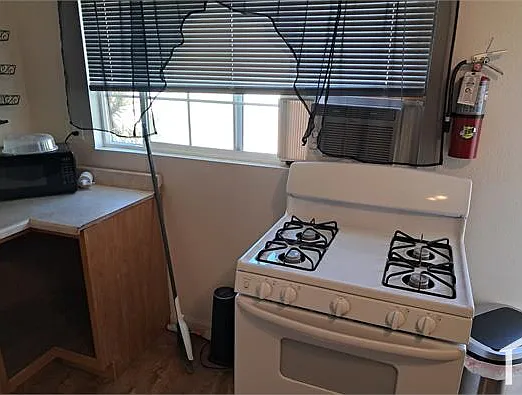 115 Menlo Ct — Photo 4
