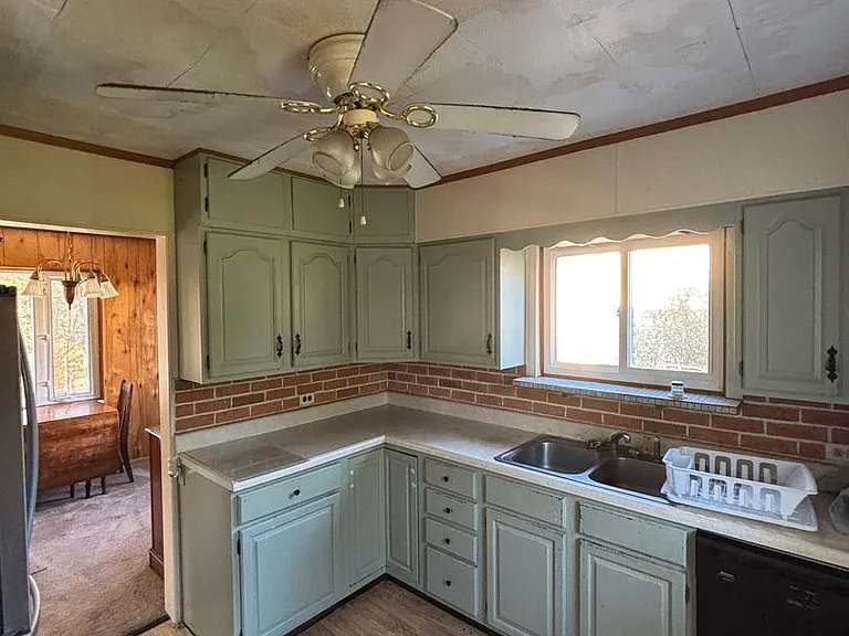 216 Leon St — Photo 8