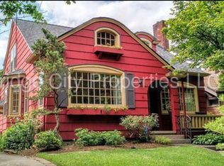 944 NE Hazelfern Pl, Portland, OR 97232