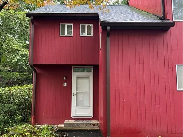 7 Lower Commons #7, Woodbury, CT 06798