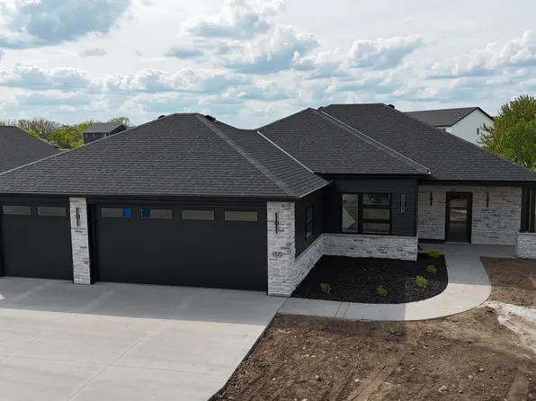 1325 Iris Ln, Saint Joseph, MN 56374