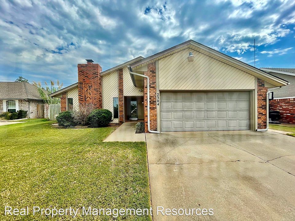 1st image of 2304 E Hills Dr