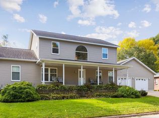 319 E 9th St, Tipton, IA 52772