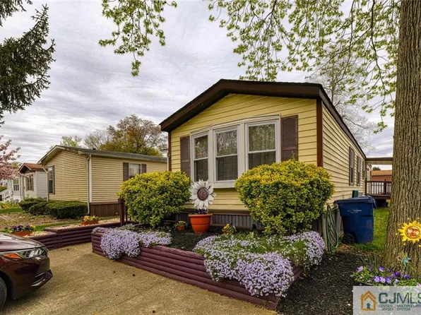 51 Dickens Rd, North Brunswick, NJ 08902