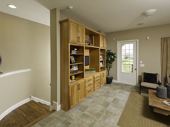 3rd image of 2404 Lobelia Dr