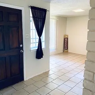 3 bed, 2.0 bath, 1337 sqft, $1,700 — Photo 2