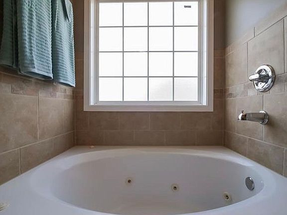 5th image of 215 Harold Dr